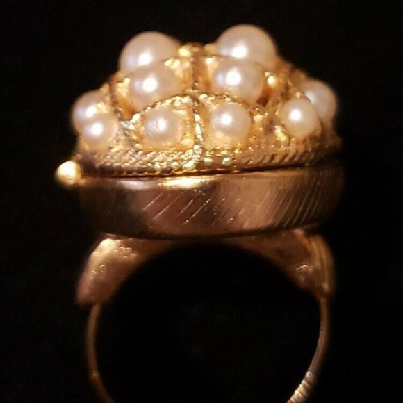 Large Oval-Shaped Lattice Dome Locket Ring With Faux Pearls by Avon - Picture 6 of 12